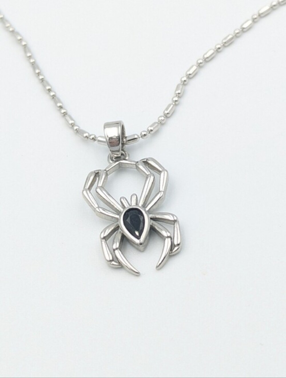 5/25$  Silver tone spider and black rhinestone pendant chain necklace